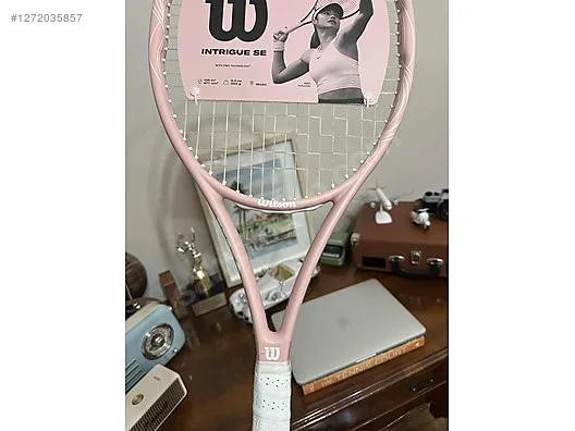 Wilson Pembe Tenis Raketi Özel Seri Intrigue SE L1 ve L2