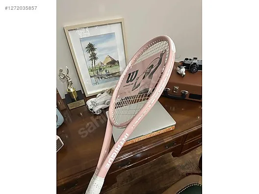 Wilson Pembe Tenis Raketi Özel Seri Intrigue SE L1 ve L2